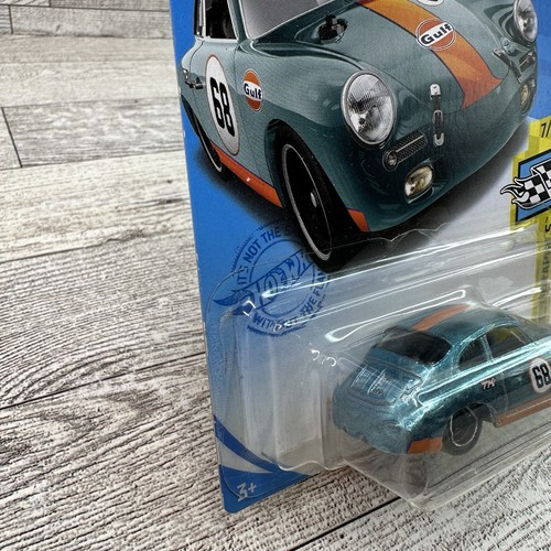 Porsche 356 Outlaw GULF 2021 Hot Wheels Super Treasure Hunt STH con protector - Imagen 4 de 12