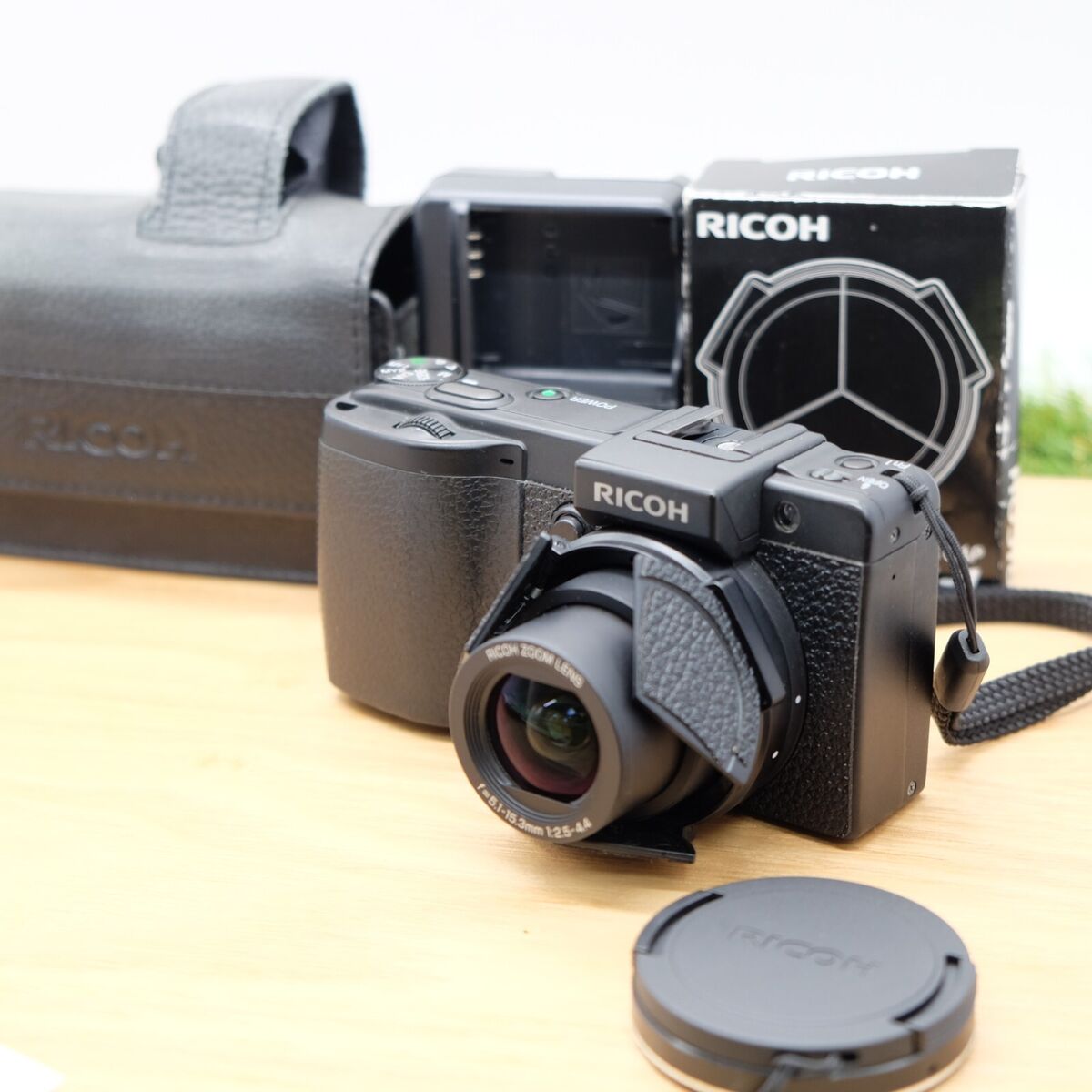 Ricoh GX200 12.1MP Compact Digital Camera Black W/ Case Ricoh GX200 12.1MP Compact Digital Camera Black W/ Case