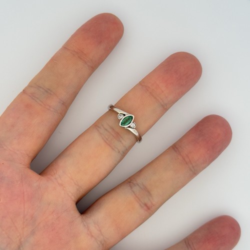 9ct White Gold Emerald & Diamond Three Stone Ring Size P Hallmarked - Picture 7 of 10