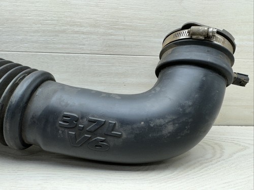2004 2005 2006 Jeep Liberty KJ 3.7L V6 Air Intake Hose Tube Duct - Picture 3 of 5