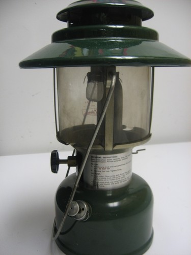 1975 Vintage COLEMAN 228J LANTERN, Complete, Coleman Pyrex Globe,10-75, - Picture 2 of 7