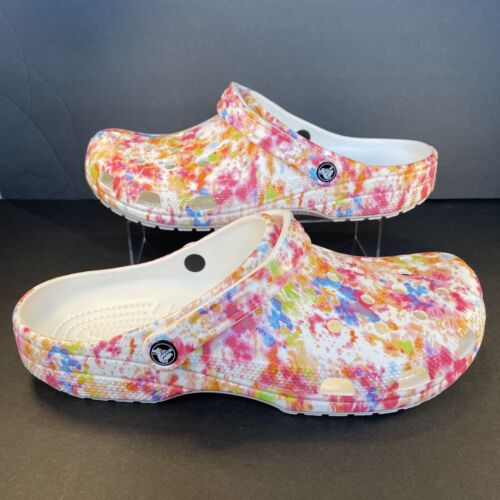 Zoccolo Crocs Classic Tie-Dye Graphic 205453-83B Multicolore M13 Nuovo con etichette - Foto 4 di 8