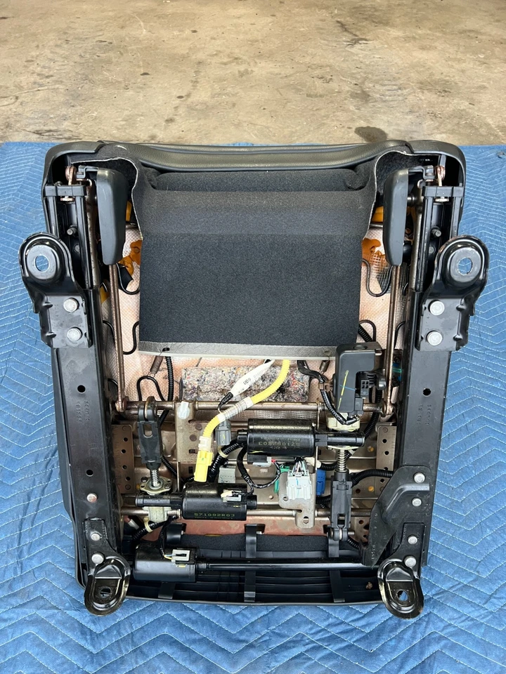 Сиденье левое переднее для Honda Accord 2003-2007 годов выпуска черное кожаное от оригинального производителя No1365cn - Изображение 4 из 4