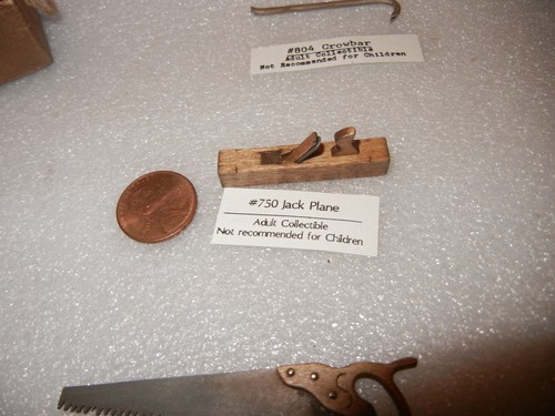 Figura de carpintero/comerciante miniatura hecha por artista de 6" más 15 herramientas + caja de herramientas - Imagen 16 de 24