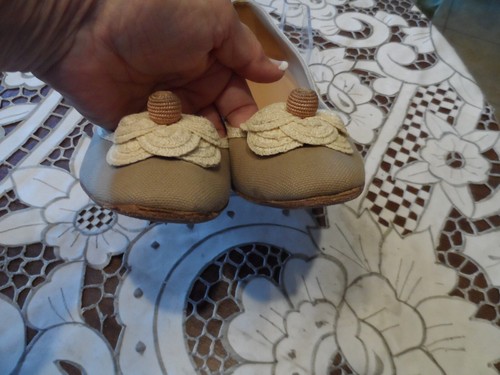 Chanel Beige Canvas Pumps W/ Ivory Trim & Floral Detail (+COA) Size 38B - Picture 10 of 22