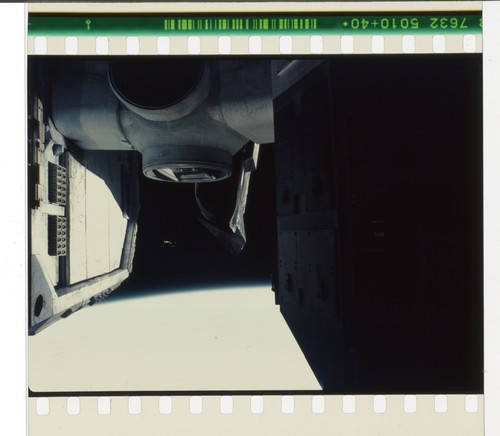 Interstellar Movie 70mm IMAX Film Cell Frame - Docking (13760) - Afbeelding 1 van 20