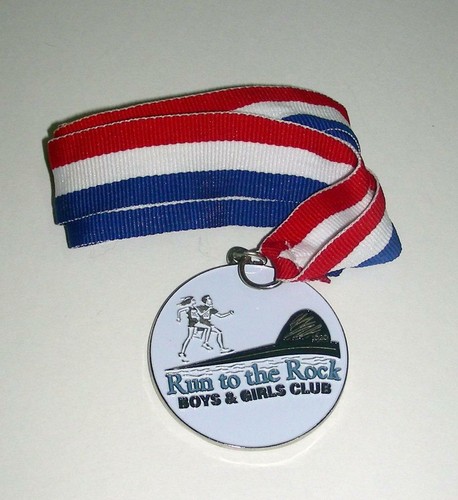 2009 Boys & Girls Club of Plymouth Run Marathon Medalla con Cinta Original NUEVO - Imagen 1 de 2