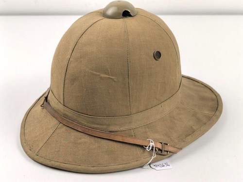 Italien, Tropenhelm Modell 1940. Ungetragenes Stück, leicht eingestaubt , Kopfgr