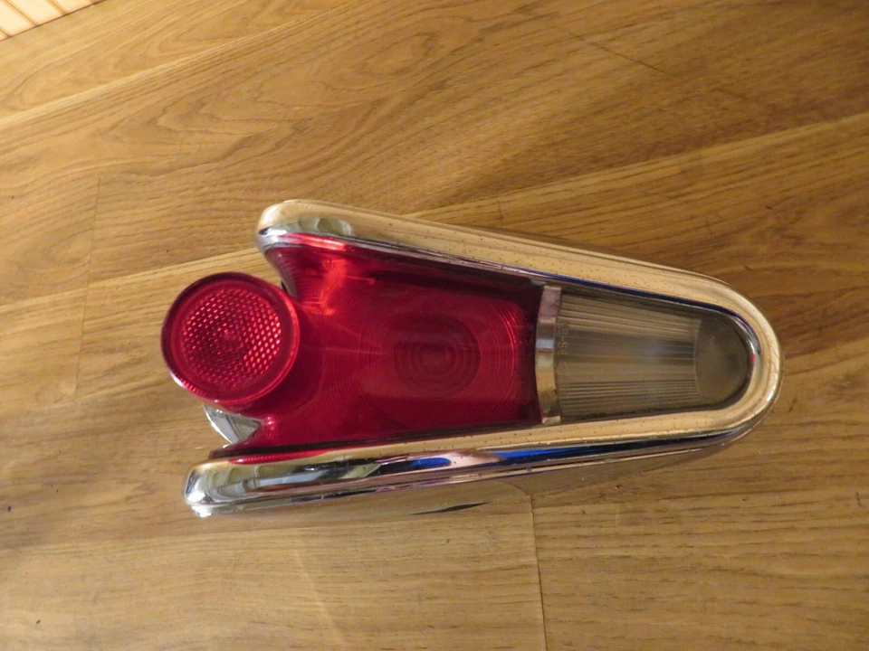 Ford Mercury Monterey 1958 luz trasera carcasa y lentes diestro MRST 58 POCOS-13440-B Foto 4 de 4