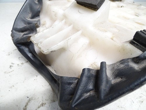 1994 Suzuki RF900R Seat - Picture 9 of 16