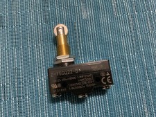 Omron Z-15Gq22-B7-K Industrial Snap Action Switch, Panel Mount, Plunger, Roller