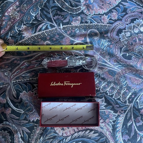 Salvatore Ferragamo Llavero Rojo Llavero Cuero Lazo Italiano Color Plata - Imagen 16 de 17