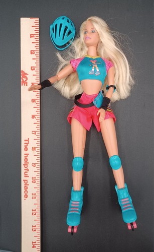 Vintage 1998 Cool Skating Barbie blau rosa Outfit Schlittschuhe Ellenbogenschoner - Bild 5 von 8