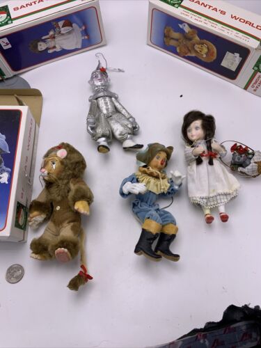 1987 Santa's World Wizard of Oz TIN MAN, SCARECROW, Lion, Dorothy  Ornament’s P4 - Afbeelding 1 van 7