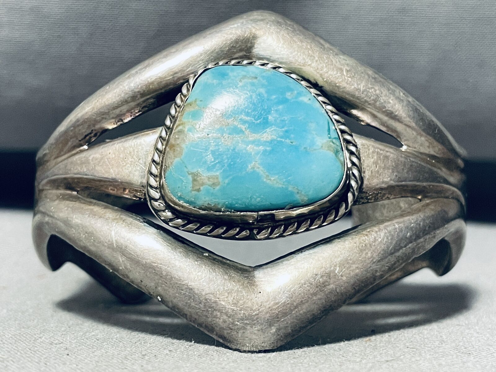 68 Grams Hefty Vintage Native American Navajo Turquoise Sterling Silver Diamond Bracelet 68 Grams Hefty Vintage Native American Navajo Turquoise Sterling Silver Diamond Bracelet