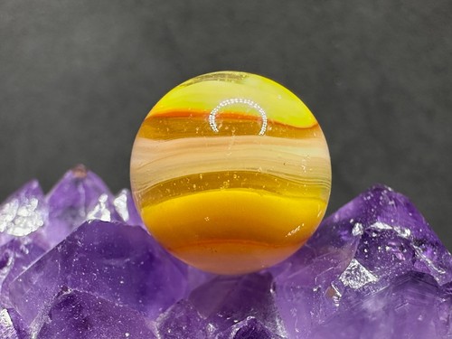 WONDERFUL Vintage Akro Agate POPEYE Corkscrew Marble - Yellow & Red - .63" WET! - Picture 2 of 7