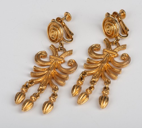Vintage Gold Tone Dangle Clip Earrings 2.57"