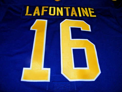 CAMISETA DE HOCKEY VINTAGE AUTÉNTICA SOBRE HIELO BUFFALO SABLES PAT LAFONTAINE PARCHE NÚMERO 100 - Imagen 6 de 9