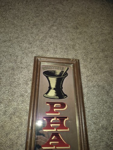 Letrero vintage de vidrio/espejo con marco de madera de farmacéutico registrado de los años 60-70 25X7 - Imagen 2 de 7