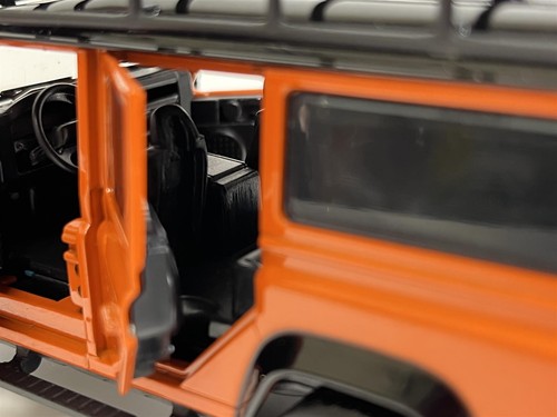 Land Rover Defender 110 Orange LHD 1:32 Light & Sound Tayumo 32105010 - Picture 6 of 11