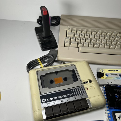 COMMODORE C 64 C64C  PERSONAL COMPUTER VINTAGE RARE RETRO PSU JOYSTICK - Picture 7 of 9