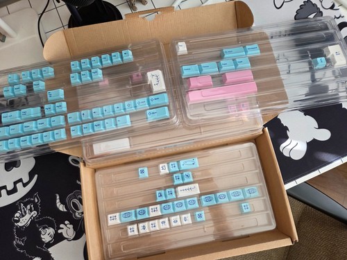 Novelkeys Classic GLO TKL Custom Mechanical Hotswap Keyboard + Keycaps - Picture 7 of 15