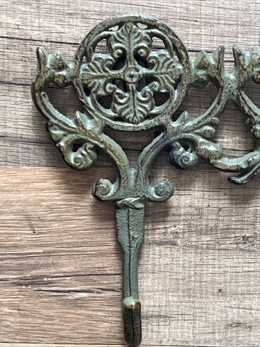 Vtg Antique Victorian Gothic Distressed Green Cast Iron 3 Hooks Rack Wall Mount - Picture 3 of 15