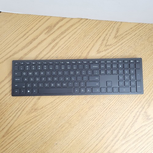 HP Keyboard Envy Wireless Slim Keyboard HSA-P003K No USB Dongle - Powers on - Picture 1 of 5