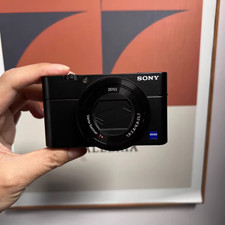 Sony RX100 Mark V DSC-RX100M5 20.1MP Digital Camera - Flip Screen, 24fps Burst