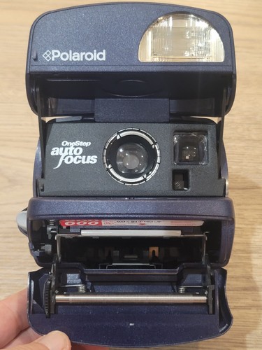 Polaroid One Step Autofocus Instant Camera (Rubber Around Eye Piece Missing) - Picture 1 of 9