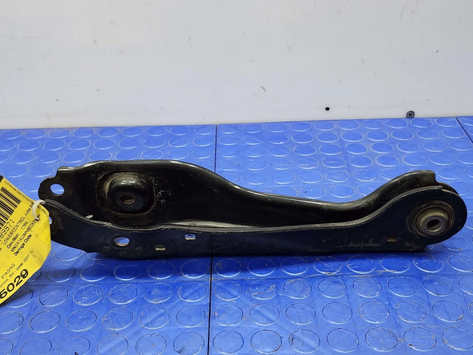 Brazo de control de enlace inferior trasero lado derecho del pasajero Nissan Pathfinder Infiniti QX60 Foto 3 de 4