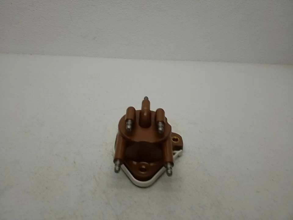 W3032 Kemparts Automotive Distributor Cap Kemparts W3032 Distributor Cap - Image 3 of 4