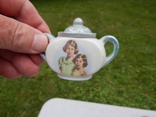 CIRCA 1938 PRINCESS ELIZABETH & PRICESS MARGARET CHILDS TEA SET IN ORIGINAL BOX! - Picture 12 of 21