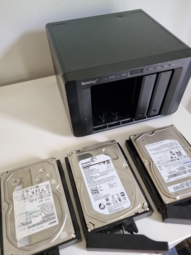 Synology DiskStation DS1515+ with all cables, 8TB storage, 6GB RAM & SSD cache - Afbeelding 9 van 15