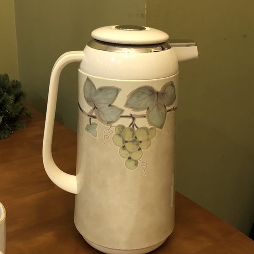 Vintage Chablis Thermal Carafe for Coffee, Tea, Water Hot or Cold Vintage - Picture 3 of 7