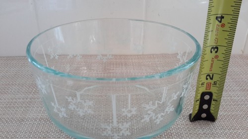 Pyrex Simply Store? Holiday Snowflake Design Cup Bowl Replacement No Lid EUC - Picture 5 of 7