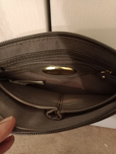 Ellen Tracy Gray Leather Shoulder Cross Body Bag Purse Adjustable Strap - Picture 3 of 4