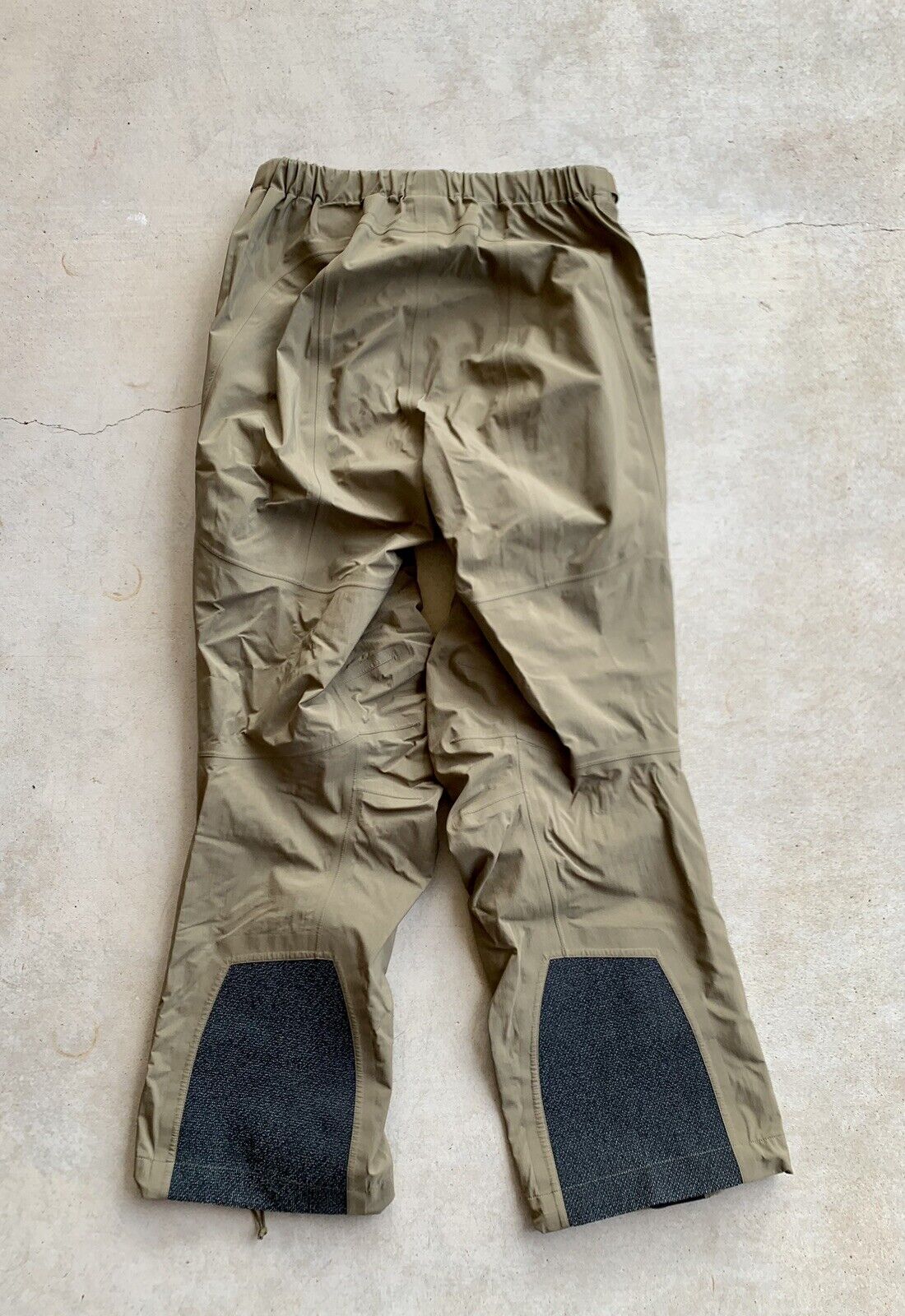 Arc'Teryx LEAF Alpha Crocodile Gore-Tex Pants Size Large Sand