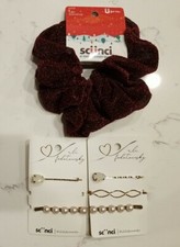 Sc nci Ali Fedotowski, lot of hair ties and scrunchie