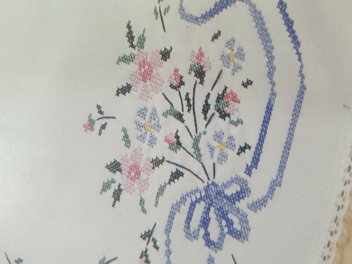 Bucilla Dresser Scarf Bridal Bouquet 63332 Stamped Embroidery Fabric 1992 - Picture 5 of 8