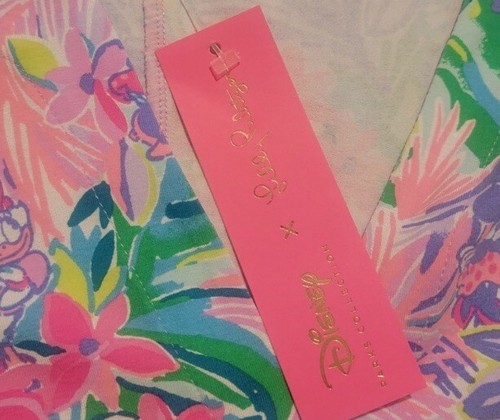 Disney Parks Top LILLY PULITZER Dreamin Medium T Shirt Minnie Daisy Tropical NEW - Picture 3 of 3