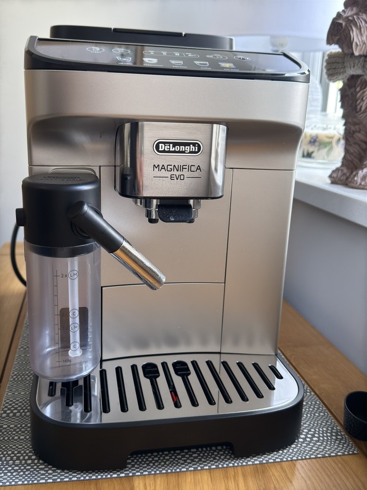 DeLonghi MAGNIFICA Evo Coffee Machine. Bean To Cup. Boxed ecam290.61.sb