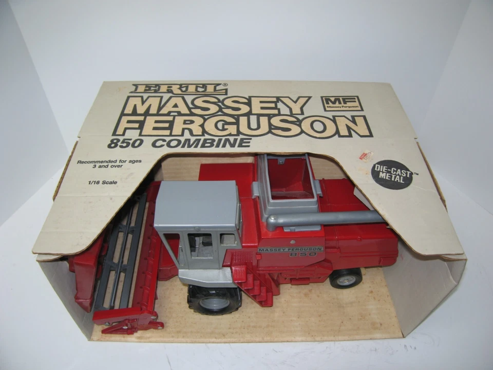 1/20 MASSEY FERGUSON MODEL 850 COMBINE w/BOTH HEADS NIB 1985 vintage - Image 2 of 4