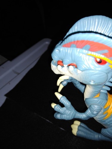 Playskool Jurassic World SFX Dilophosaurus - Picture 5 of 5