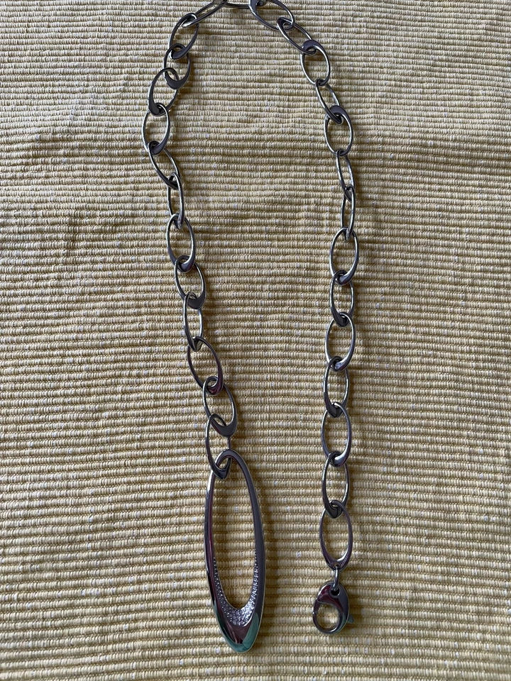 DKNY Damen Edelstahlkette mit Anhänger & Stein Besatz  – Lariat Open Oval Design - Bild 4 von 4