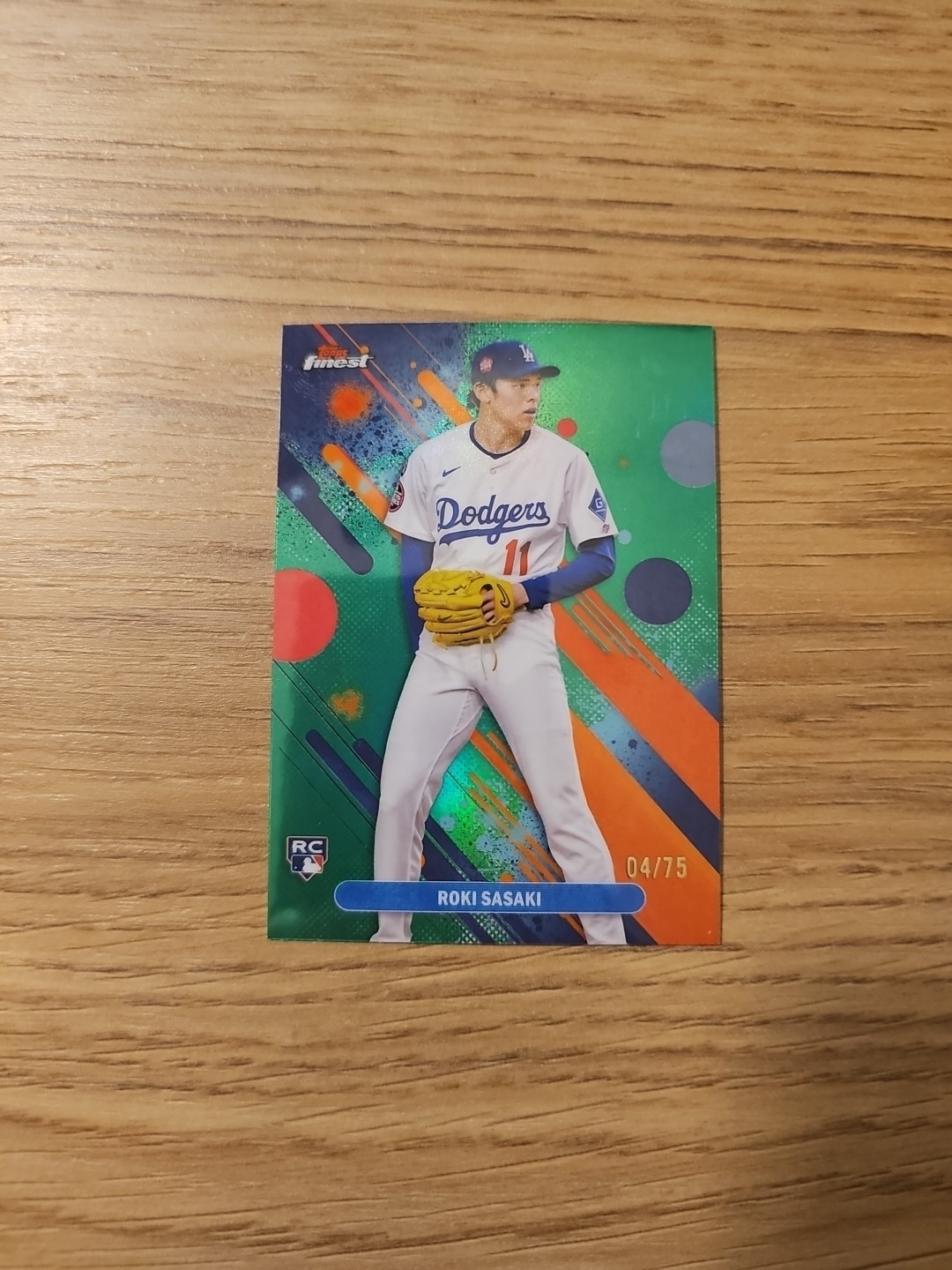 2025 Topps Finest - Common Roki Sasaki #40 Green Refractor /75 (RC)