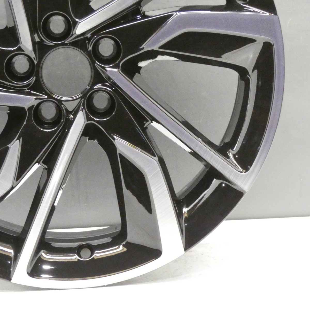 MG ZS 17'' BLACK DIAMOND CUT ALLOY WHEEL RIM OEM 11513291 GENUINE