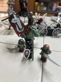 LEGO Castle Tower Raid+King And War Wagon/Troop Transport Skeletons/Orcs Retired