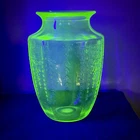 VTG URANIUM ANCHOR HOCKING Cameo Princess Vase Depression Glass Green GLOW *Chip