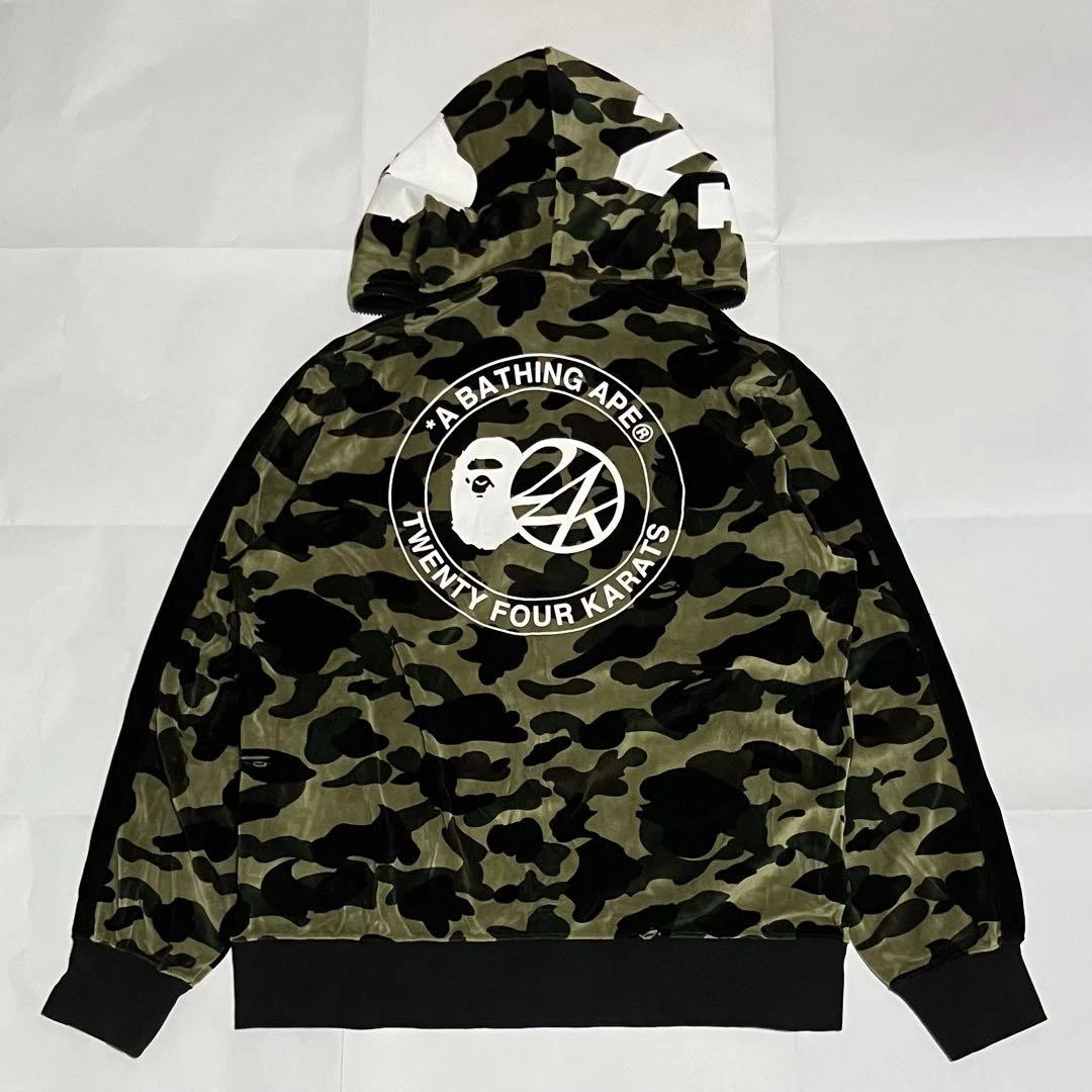 A BATHING APE (BAPE) Felpa con cappuccio A BATHING APE 24 carati in velluto modello mimetico con grande logo scimmia